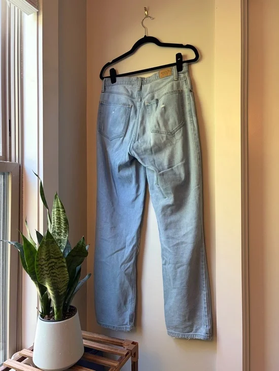 A&F The 90’s Straight Ultra High Rise Curve Love Jeans Lt Ripped Med Wash - Picture 7 of 8
